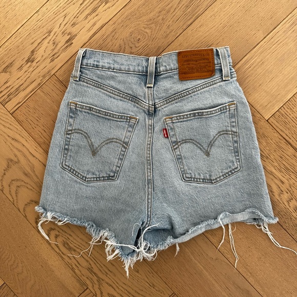 Levi Ribcage Shorts - Picture 2 of 4